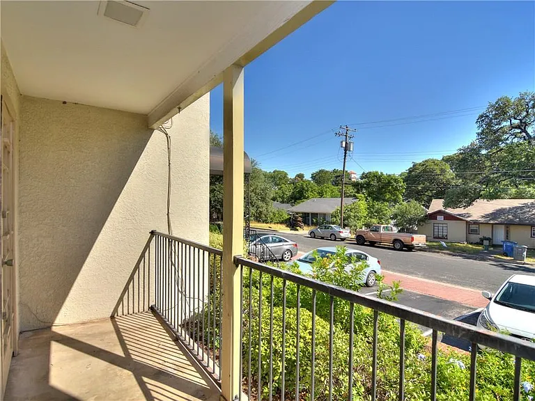 910 Duncan Ln #2 — Photo 5