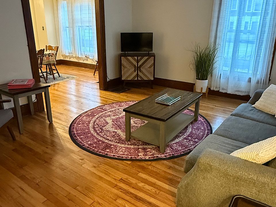 1st image of 400 Roberts Ave Floor 1