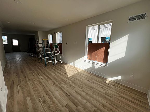 5th image of 3452 Belgrade St #1