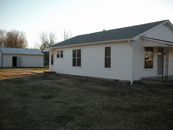 Detached 2.5 car garage