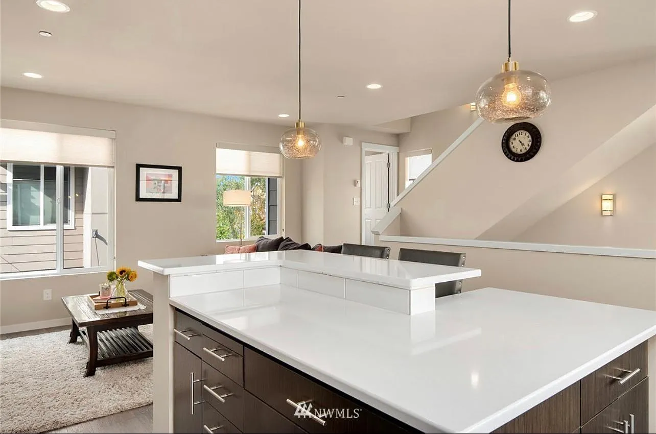 2 bed, 1368 sqft, $3,350 — Photo 4