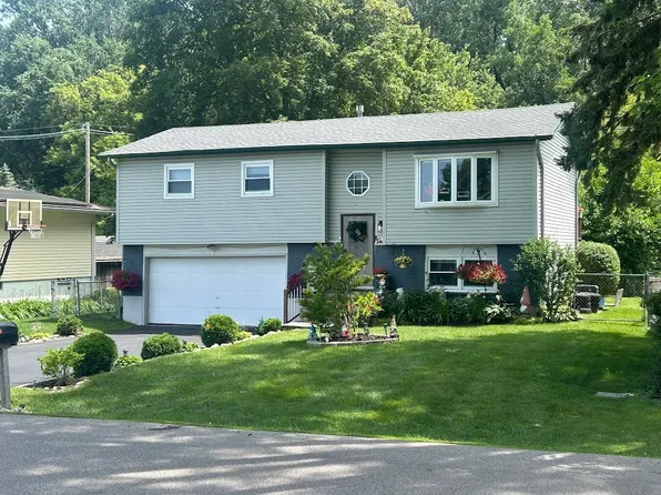 4315 Prairie Ave, McHenry, IL 60050