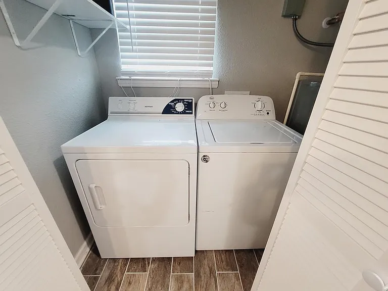1906 Karen Ln — Photo 20