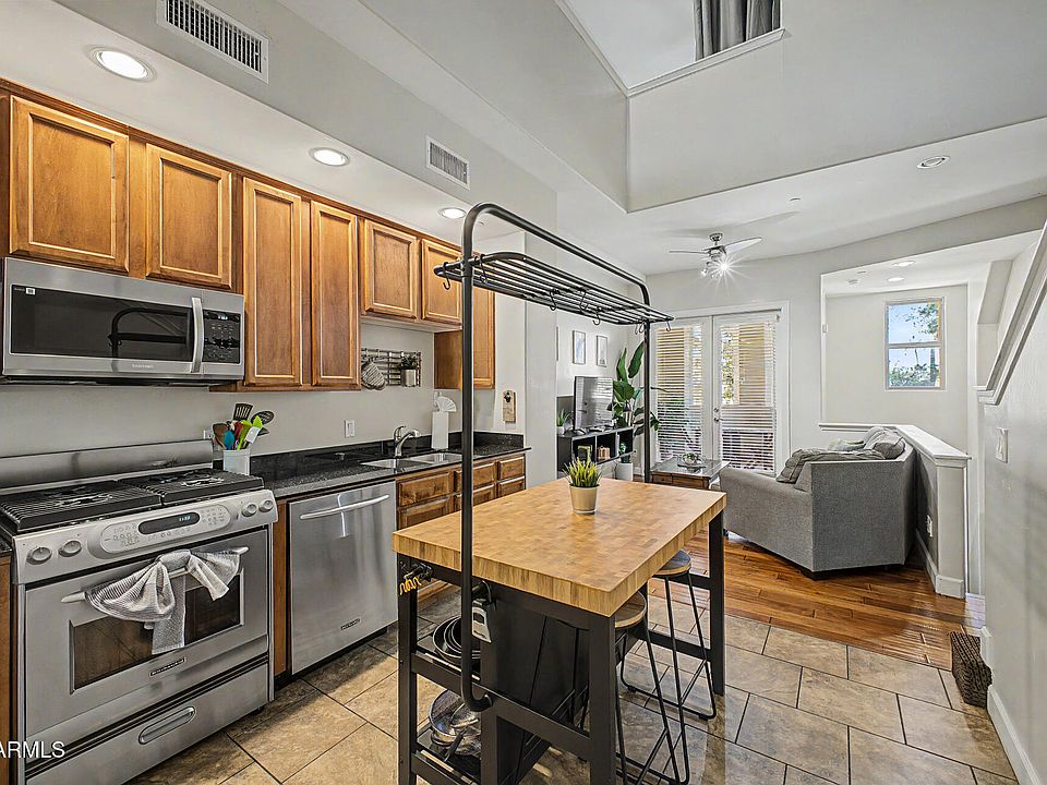 1st image of 570 W 6TH Street