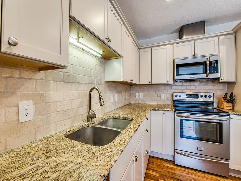 102 Wellesley Blvd — Photo 8