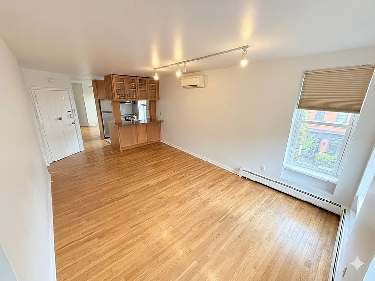 278 Monmouth St #3R — Photo 2