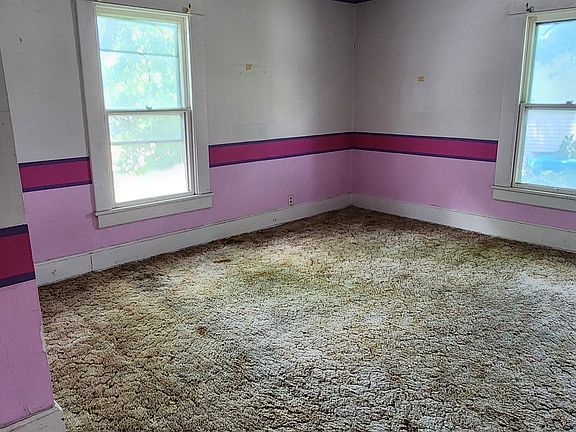 2nd image of 609 E College St