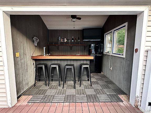 5th image of 44 Roe Avenue