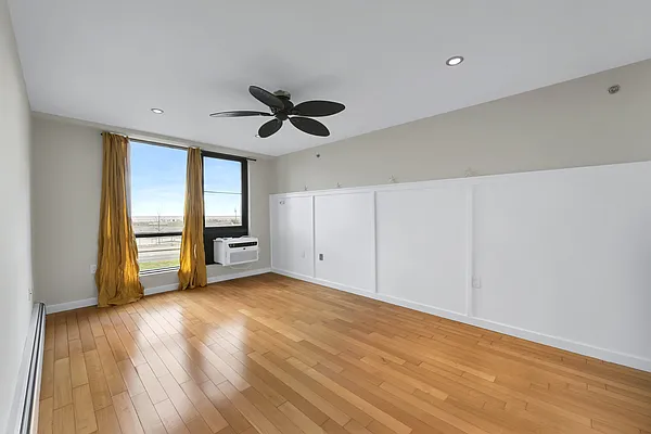 Sold by REMAX Elite | media 11
