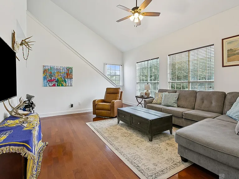 710 E Boyd Dr #505 — Photo 3