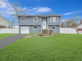 76 Aster Ave, Holtsville, NY 11742