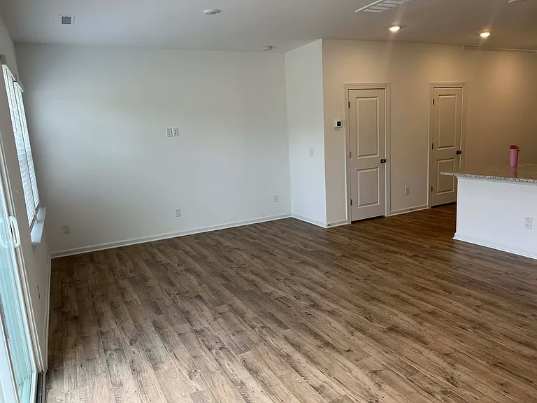 224 Hank Way — Photo 4