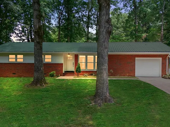 304 Oakwood Dr, Lawrenceburg, TN 38464