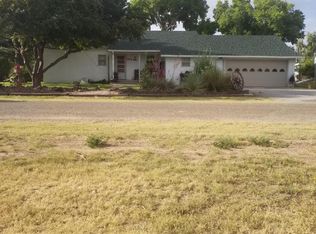 919 S 4th St, Texhoma, TX 73960