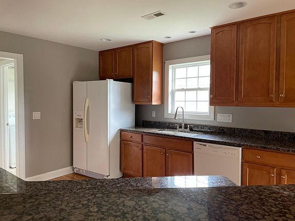 4th image of 810 Aqua Ln