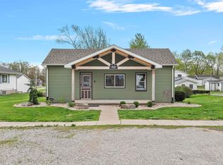 412 E 3rd St, Pleasant Plains, IL 62677