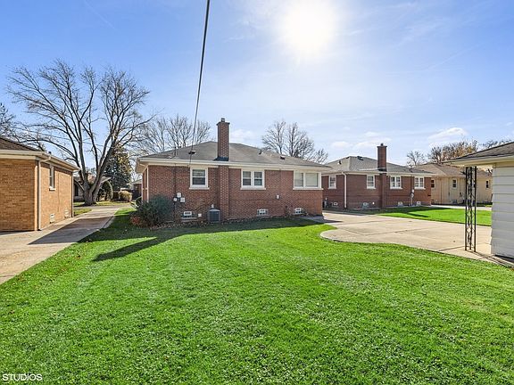3rd image of 11040 Boeger Ct