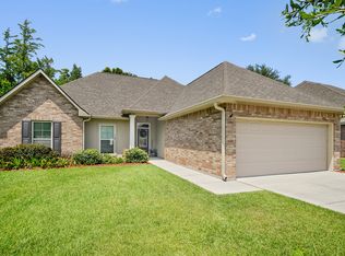 827 Woodsprings Ct, Covington, LA 70433