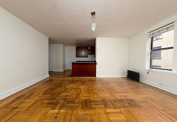 4th image of 401 Edgecombe Ave #D2