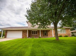 56688 Meadowood Dr, Elkhart, IN 46516