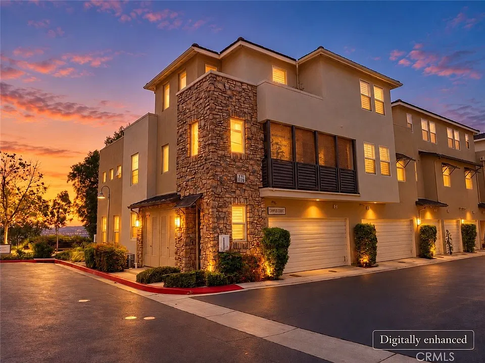 16 Compass Ct