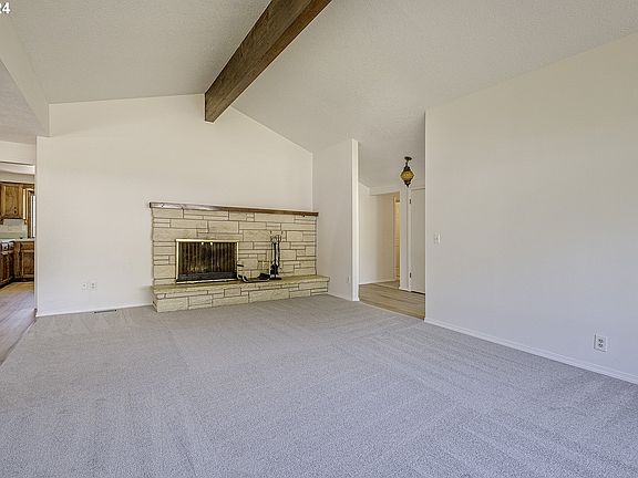 5th image of 2878 SE Willow Dr
