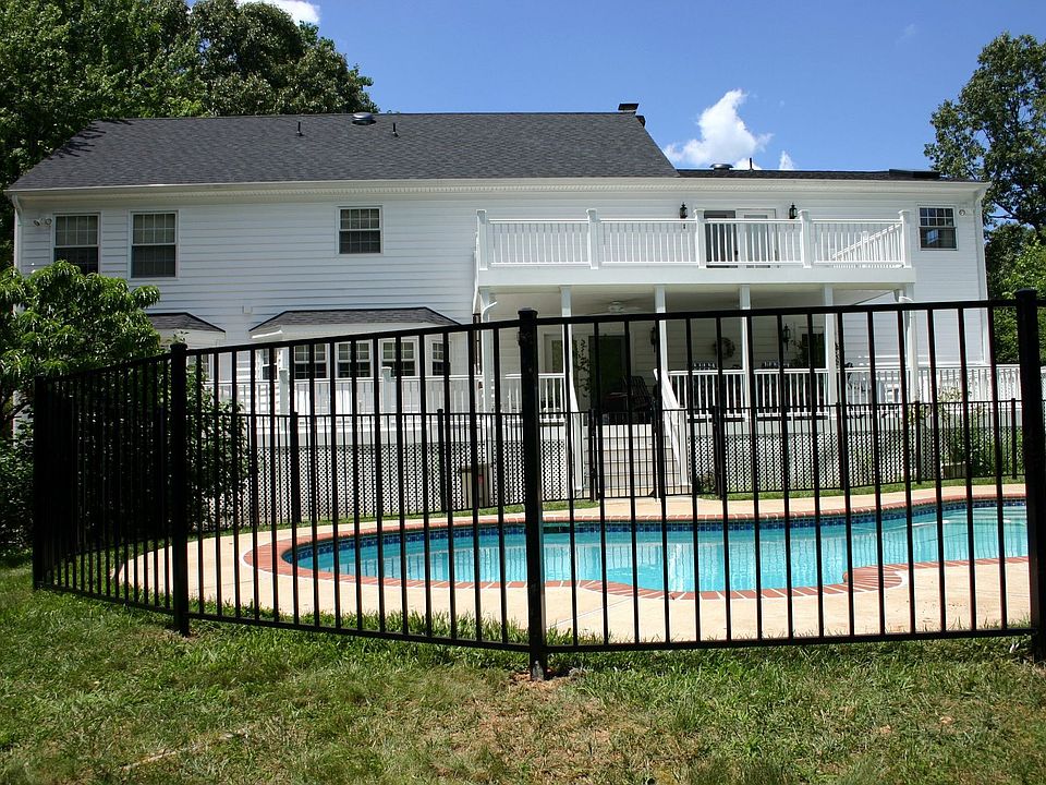 Rear view w/pool