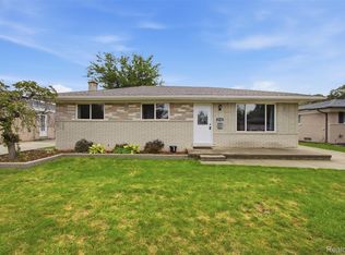 2742 Downey Dr, Troy, MI 48083