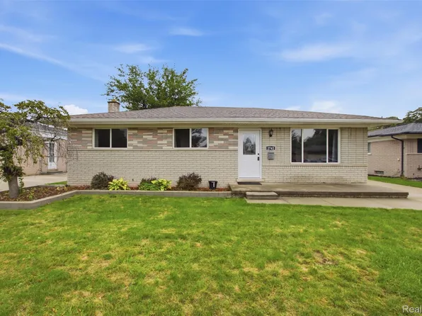 2742 Downey Dr, Troy, MI 48083