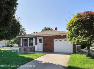 37 Georgetown Dr, Toms River, NJ 08757