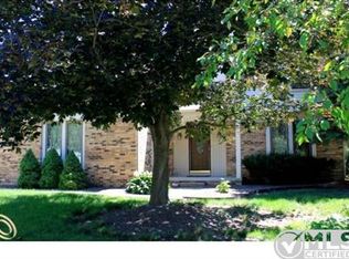 24316 Jamestowne Rd, Novi, MI 48375