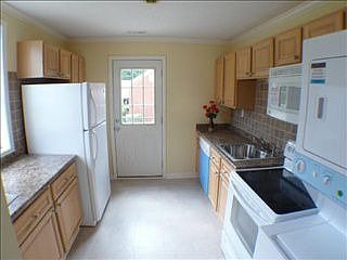 3rd image of 2512 Otis St