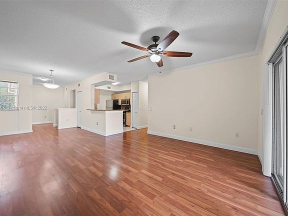 5th image of 2463 Centergate Dr APT 202