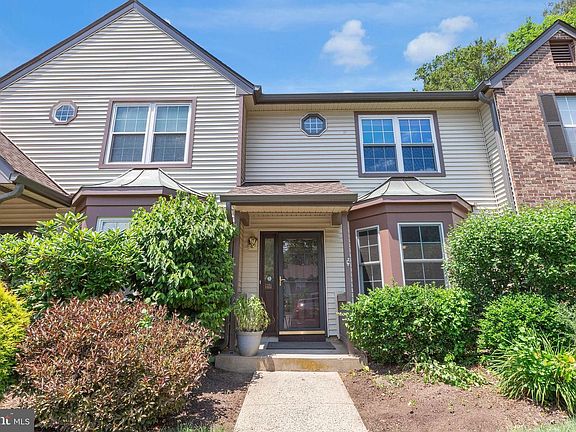 5th image of 1111 Hickory Ct