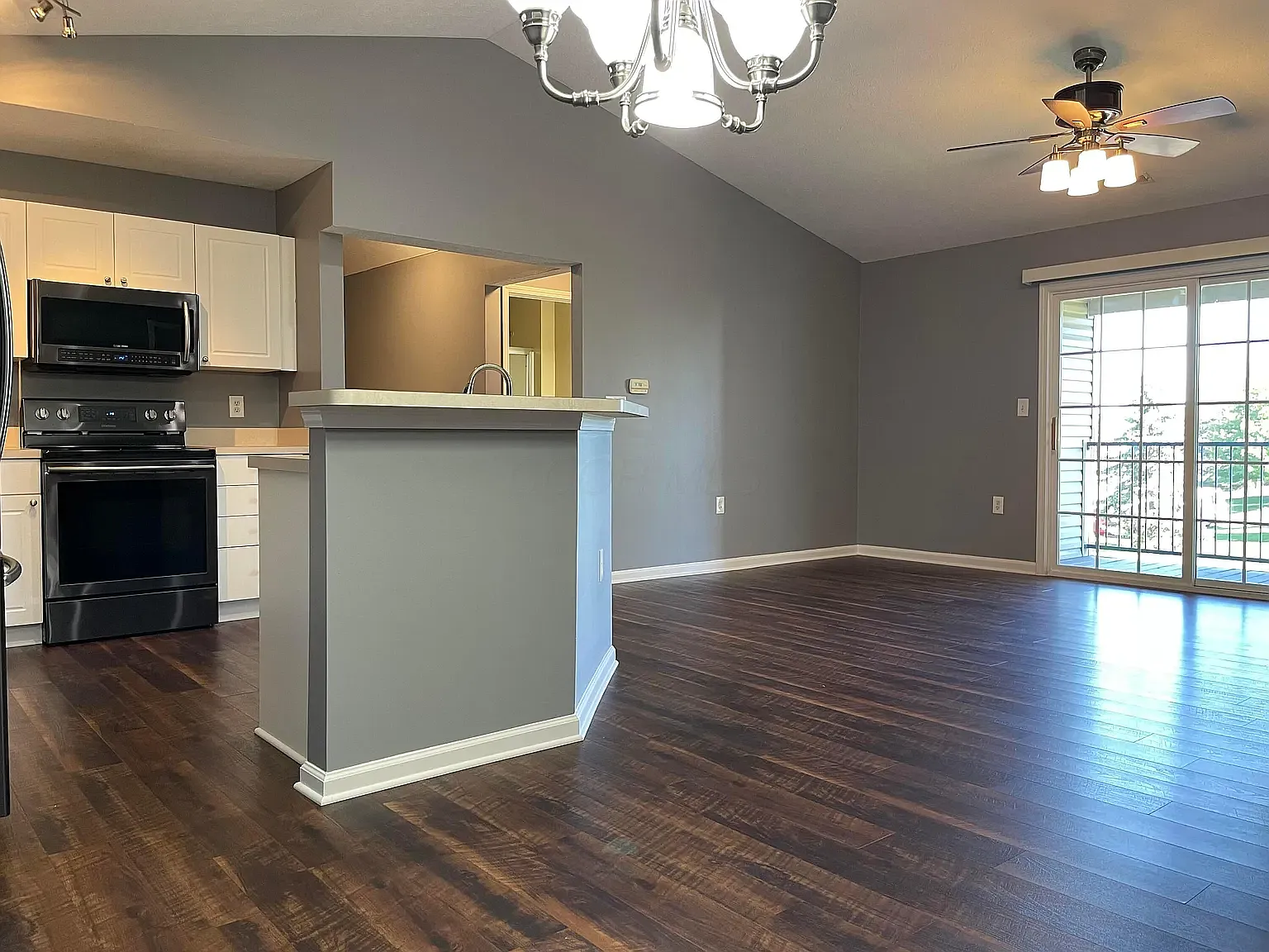 2 bed, 1152 sqft, $1,580 — Photo 3