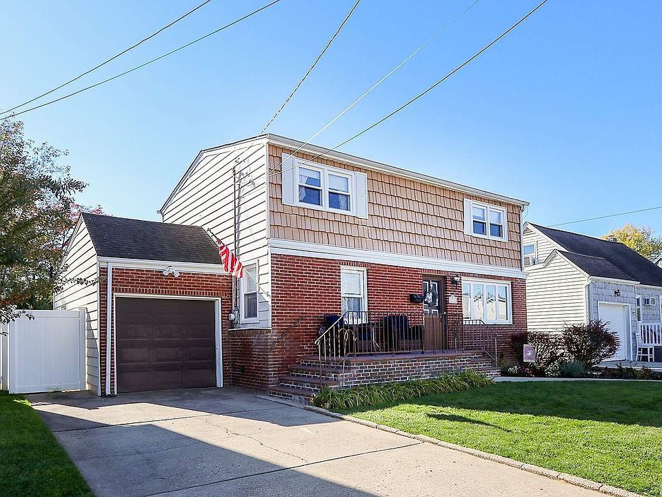 1st image of 254 N Nassau Avenue