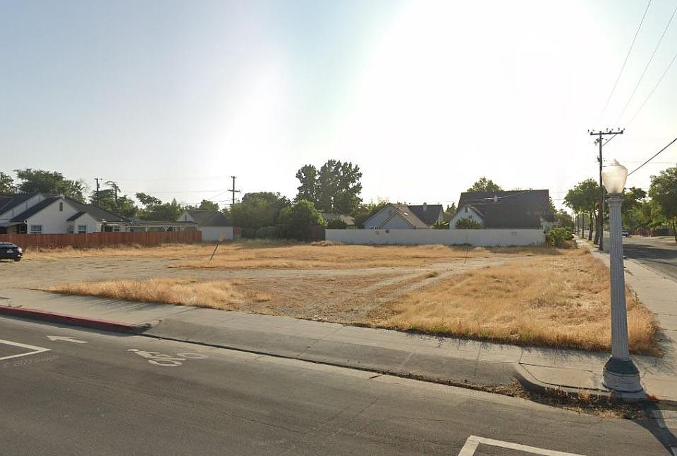 2nd image of 1504 N Van Ness Ave