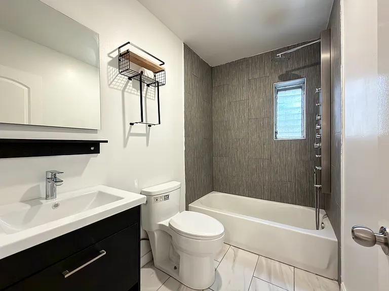 2129 Pine St #1R — Photo 10