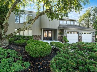16 Jesse Way, Mount Sinai, NY 11766