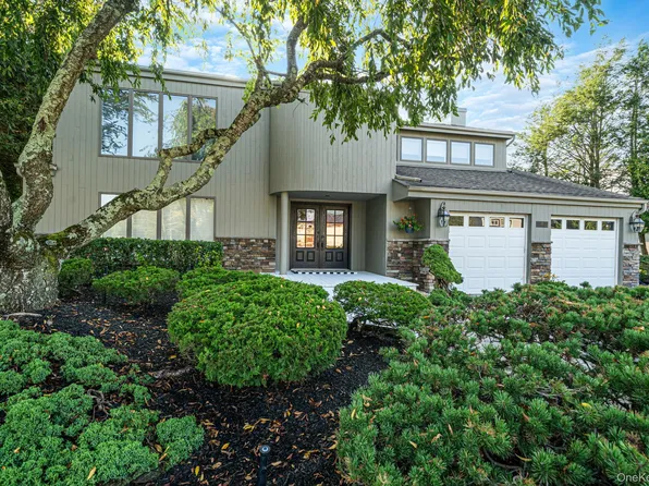 16 Jesse Way, Mount Sinai, NY 11766