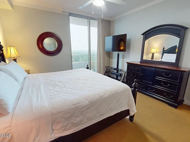 2060 Beach Blvd #901 — Photo 25