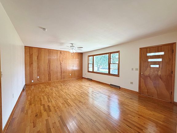 3rd image of 617 Sharon St
