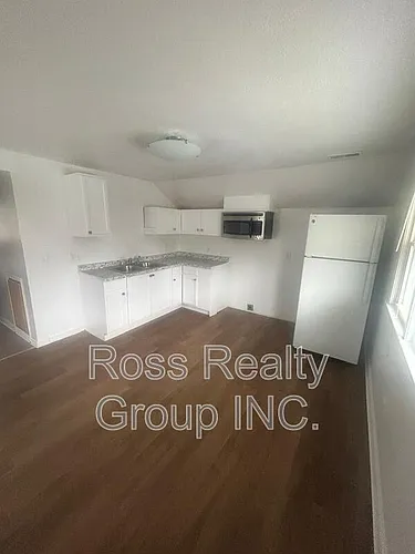 724 Plymouth #UPPER Photo 1