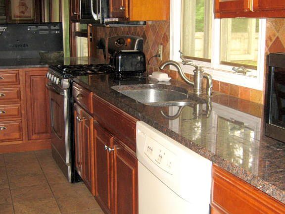 4th image of 1088 Camelot Dr