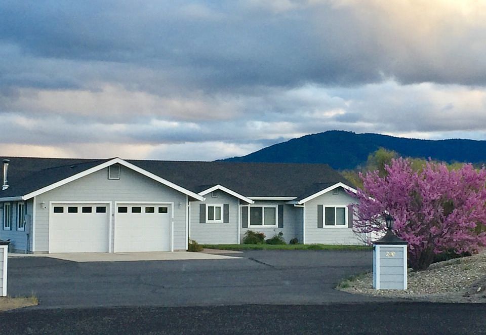 1st image of 240 Montair Dr
