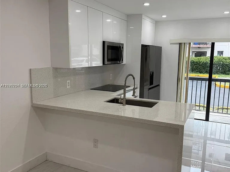 5420 W 21st Ct #110 — Photo 12