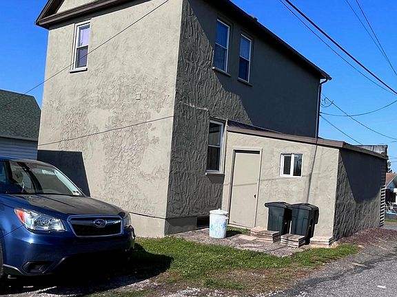 5th image of 910 Orchard St