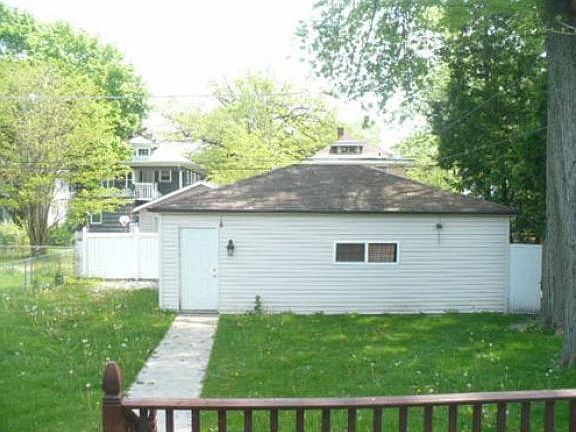 4th image of 1521 Hickory St