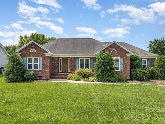 2627 Willis Dr, Harrisburg, NC 28075
