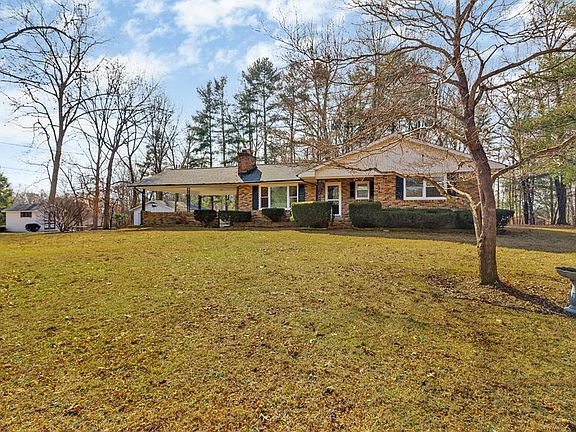 2nd image of 642 Mimosa Ln